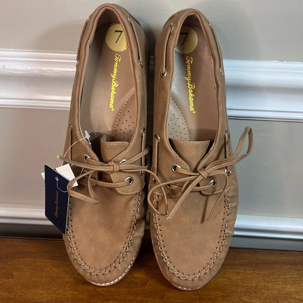 Tommy Bahama Nahara Women’s Size 7 Tan Boat Shoes Moc Toe Loafers NWT
